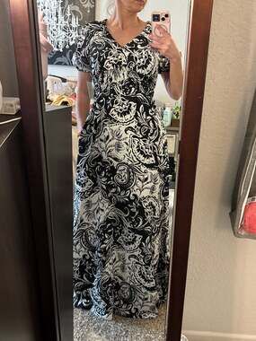 Ellen Tracy Black and White Paisley Empire Waist Crinkle Maxi Dress